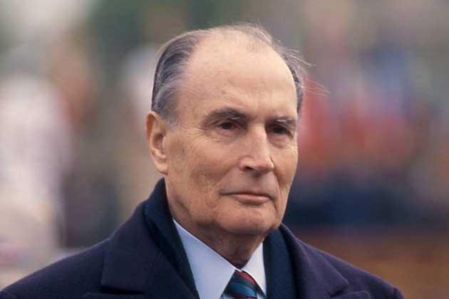 O ex-presidente francês François Mitterrand falece aos 79 anos de idade