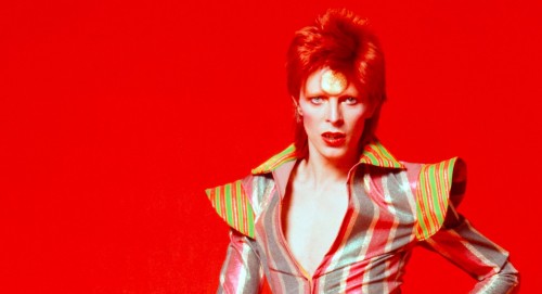 Nasce David Robert Jones, o cantor, compositor, ator e produtor musical inglês David Bowie