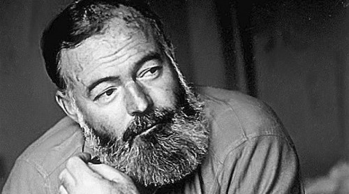 O escritor norte-americano Ernest Hemingway, Prêmio Nobel de Literatura em 1952, se suicida em Ketchum (EUA)