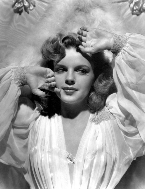 Morre de “overdose”, Judy Garland, atriz e cantora norte-americana