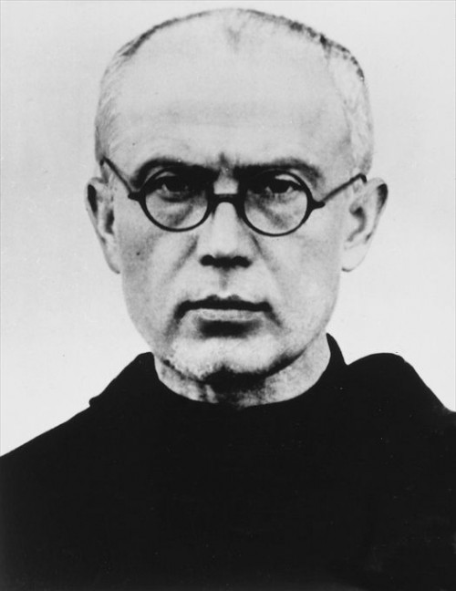 Nasce Rajmund Kolbe, o frade franciscano polonês 'São Maximiliano Kolbe'. Ele foi preso pela Gestapo durante a Segunda Guerra Mundial por dar abrigo e proteção a muitos refugiados, incluindo cerca de 2000 judeus