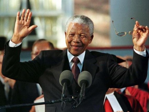 Nelson Mandela é eleito presidente da África do Sul