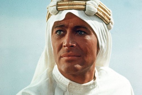 Estreia nos cinemas norte-americanos, Lawrence da Arábia (Lawrence of Arabia), um filme épico de 1962, baseado na obra de T. E. Lawrence, “Os Sete Pilares da Sabedoria”