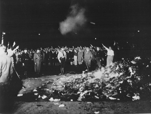 Bücherverbrennung: Grande queima de livros pelos nazistas