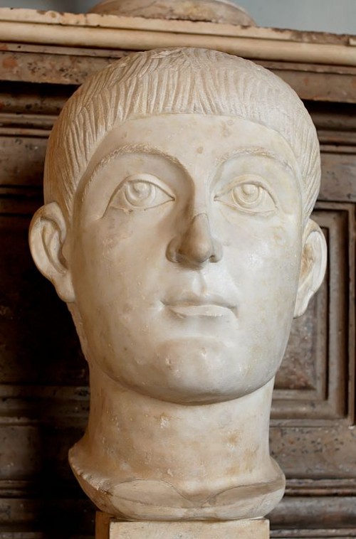O Imperador Romano Valentiniano I designa, como co-imperador, o seu irmão Flávio Júlio Valente